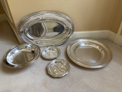 null Set of silver plated dishes including 1 oval dish and 1 round dish Ercuis, 1...