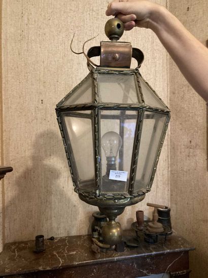 null Lantern with cut sides. 

Missing a glass. Height: 62 cm.