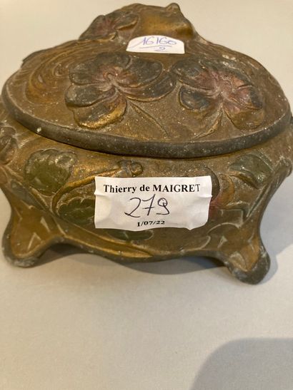 null Candy box with patina and polychrome highlights. Lid decorated with Perseus,...