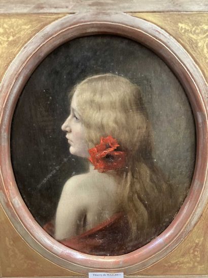 null Portrait de femme à la fleur rouge, Huile sur panneau dans un encadrement oval...