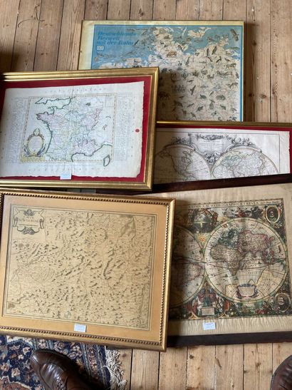 Lot de 5 cartes dont mappe monde, Auvergne,...