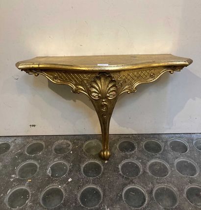 null Wall console in gilded wood

Louis XV style

wears

50 x 70 x 23 cm