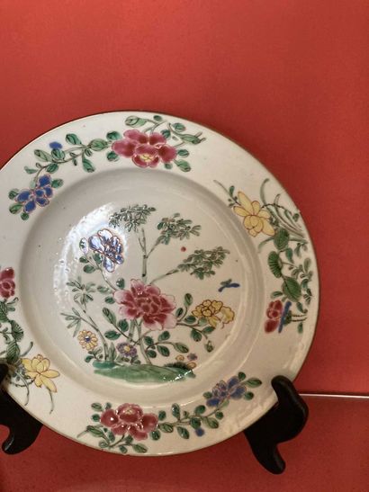 null Comagnie des Indes 

Ensemble de 4 assiettes en porcelaine dont 1 paire 

Diam...