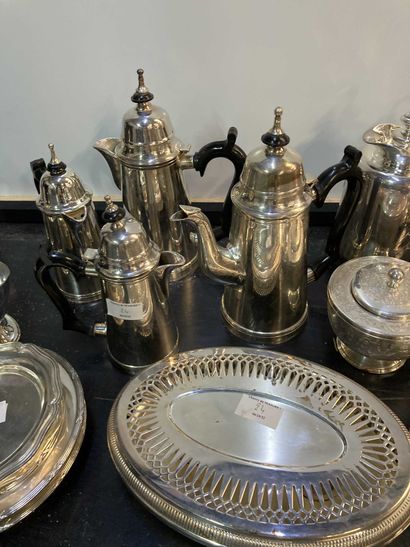 null Handle of silver plated metal of which cups, pourers of which various elements...