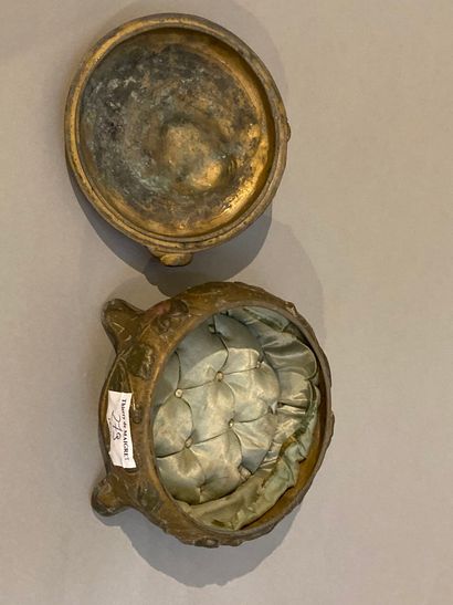 null Candy box with patina and polychrome highlights. Lid decorated with Perseus,...