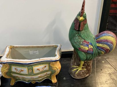 null Set of modern earthenware including a pair of roosters in the taste of China,...