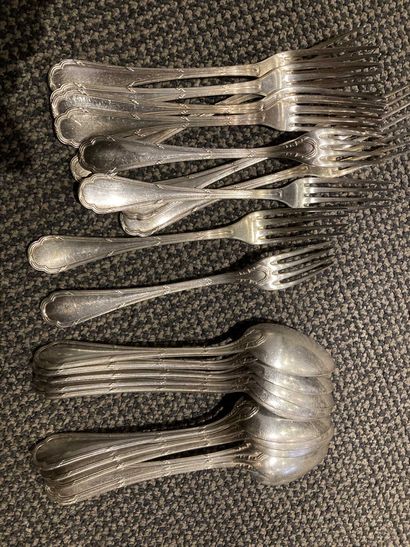 Set of silver plated dessert cutlery