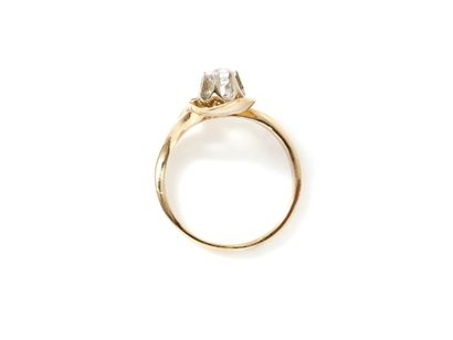 null Bague en or 585 millièmes, ornée de 2 pierres blanches. Poids brut: 3.40. TDD:...