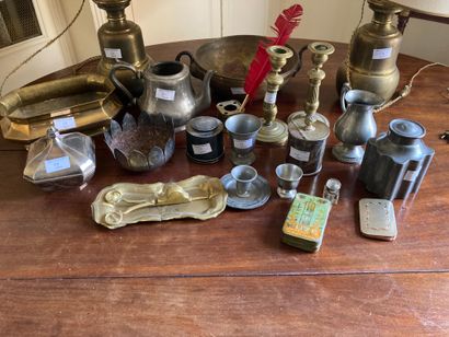 Lot of various metal trinkets including a...