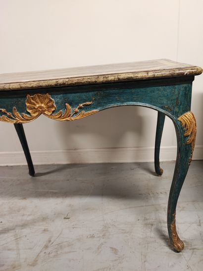 null Middle table in painted wood Venetian style_x000D_ H: 69 cm.

Height: 69 cm...