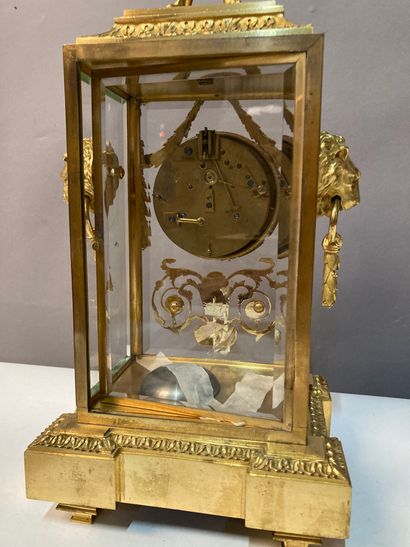 null Table clock in gilt bronze and glass case, decorated with lion muffles and flower...
