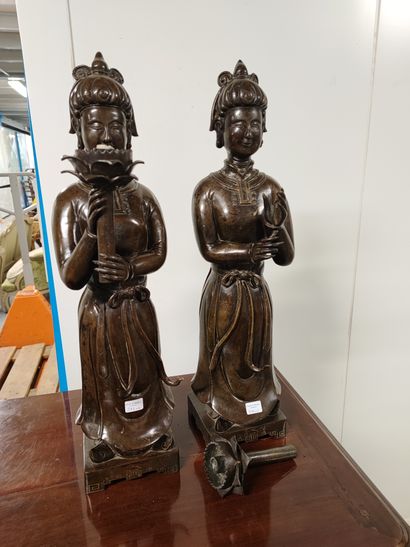 Paire de statuettes en bronze, formant bougeoirs...