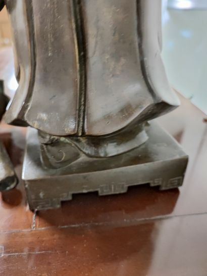 null Paire de statuettes en bronze, formant bougeoirs Indochine vers 1900_x000D_

H.:...