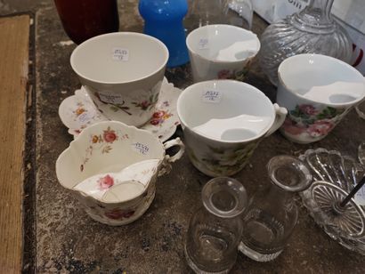 null Lot including: 4 porcelain moustache cups, porcelain cup, two cruets, three...