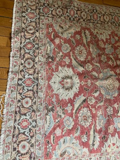 null Carpet in the taste of the productions of Isfahan with floral decoration red...