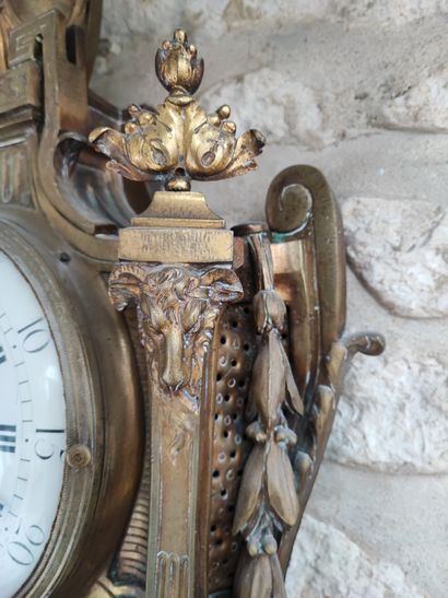 null Cartel en bronze anciennement doré, cadran signé Merra à Paris. Vers 1800. Haut.:...