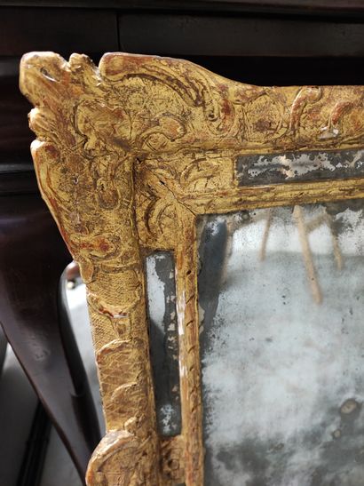 null Petit miroir rectangulaire en bois doré et sculpté XVIIIème siècle_x000D_

H.:...