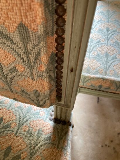 null Suite de six chaises en bois laqué vert et gris, Style Louis XVI_x000D_

H :...