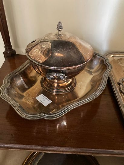 null Lot of silver plated metal including various dishes, cups, sprinklers, torch,...