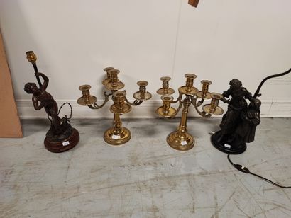 null Paire de chandeliers en bronze doré à 5 lumières, 4 groupes en régules Femme...