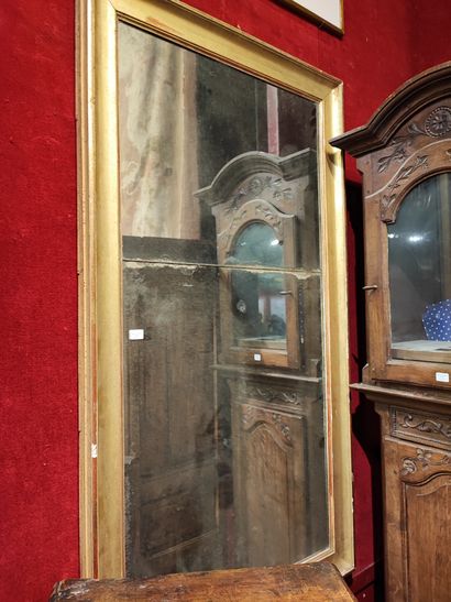 Miroir de trumeau en bois doré XIXème siècle_x000D_...