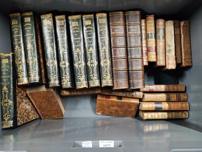  Deux caisses de volumes reliés XVIIIe et XIXe dont Daudet, Corneille