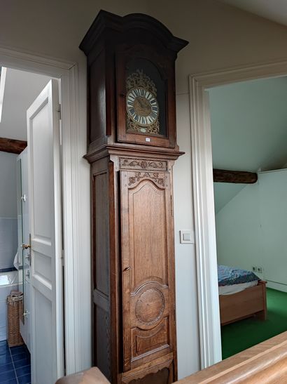 null Horloge de parquet dans une caisse en chêne. Porte l'inscription François Porte....