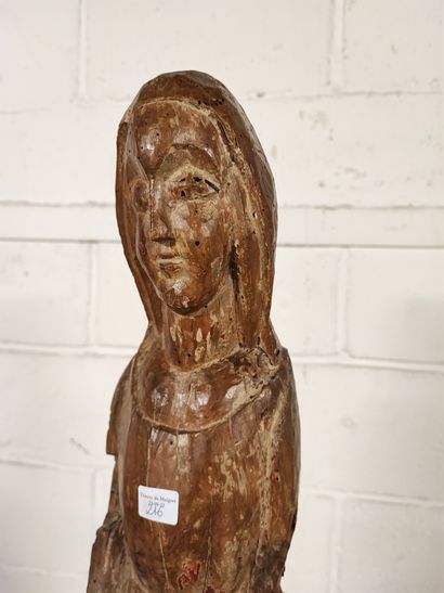 null Vierge en bois sculpté décapé et peint XIXème siècle (?)_x000D_

H.: 72 cm....