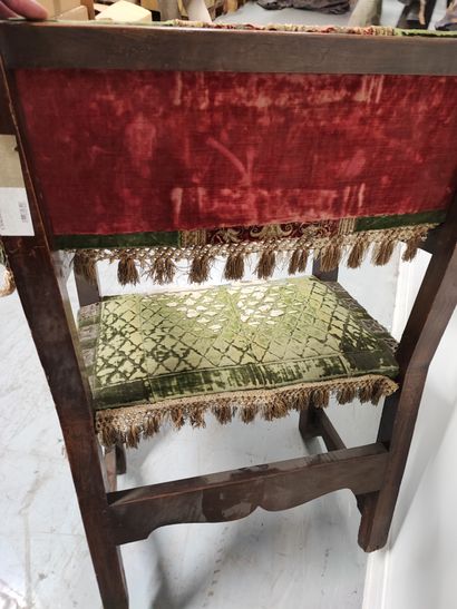 null Spanish armchair in carved natural wood, green velvet upholstery_x000D_

Late...