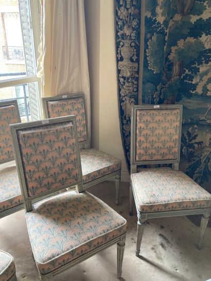 null Suite de six chaises en bois laqué vert et gris, Style Louis XVI_x000D_

H :...
