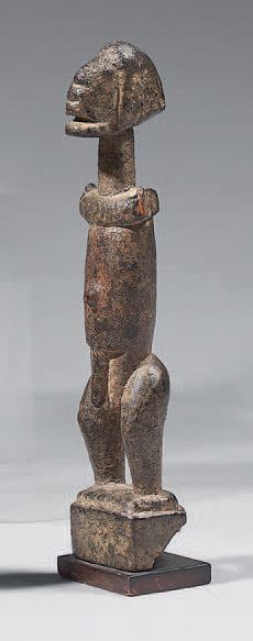 null Dogon statuette (Mali)
The male figure with stylized face is shown standing....