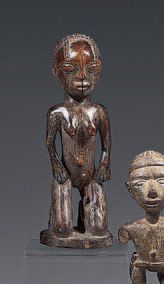  Statuette Luba / Tabwa (R.D. du Congo) Elle représente une femme agenouillée. Bois...