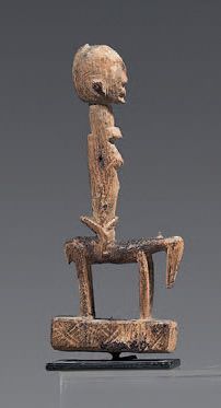  Statuette de cavalier Dogon (Mali) Bois à patine délavée. (Accidents et manques...