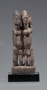  Couple de statuettes Dogon / Tellem (Mali) Bois à patine d'usage H : 17 cm Provenance...