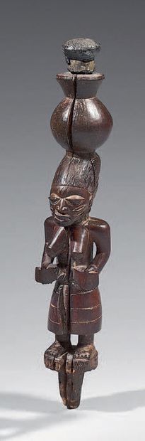  Sommet de sceptre ou de bâton Yoruba (Nigeria) Il est sculpté d'une figure féminine...