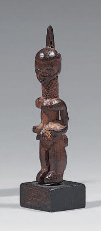 Statuette féminine Luluwa (R.D. du Congo)...
