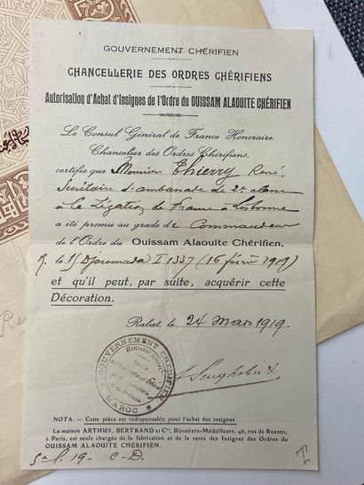 null Une croix d'officier de l'ordre du Ouissam Alaouite, créé le 11 janvier 1913,...