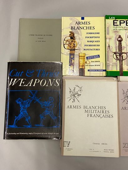 null Important lot of works related to swords, including the 31 volumes of Ariès,...