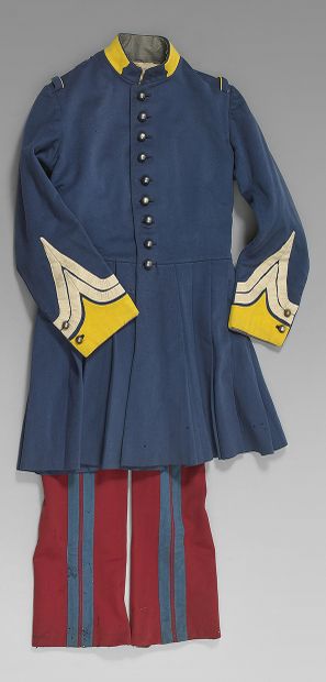 An infantry tunic of the chasseurs à pied...
