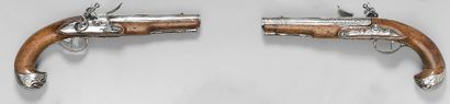 null Étonnante paire de pistolets à silex par Bourdiec à Bordeaux, canons en acier...