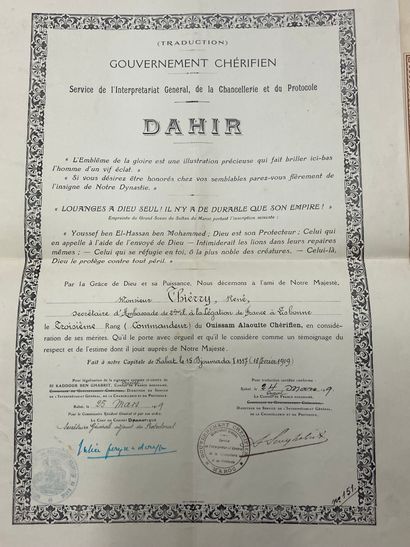 null Une croix d'officier de l'ordre du Ouissam Alaouite, créé le 11 janvier 1913,...