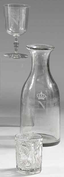 null Une grande carafe en verre ou en cristal au chiffre gravé : “N” couronné ; hauteur...