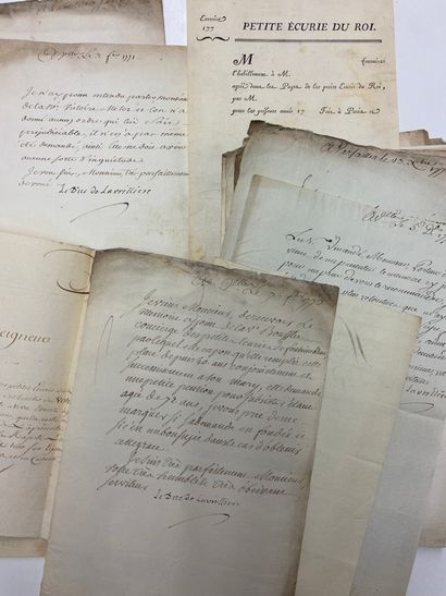 null - Treize pièces manuscrites concernant les pages du Roi, signées par le ministre...