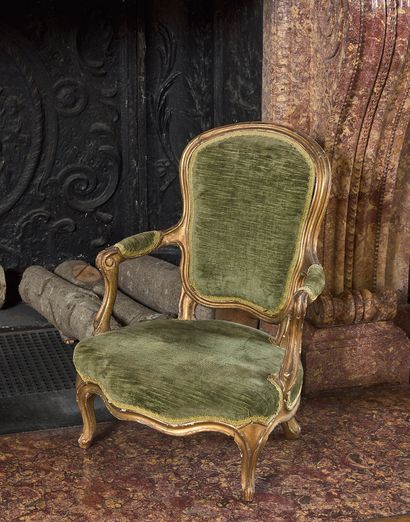 null Louis XV style gilded wood child's armchair. 
H: 61 - W: 48 - D: 37 cm