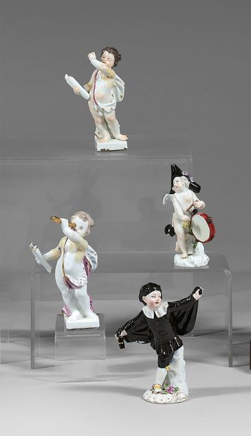 Quatre statuettes en porcelaine de Meissen...