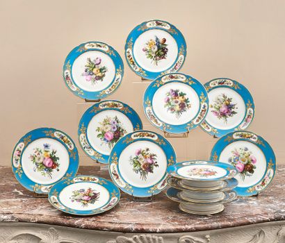 null Partie de service à dessert en porcelaine du milieu du XIXe siècle, décoré par...