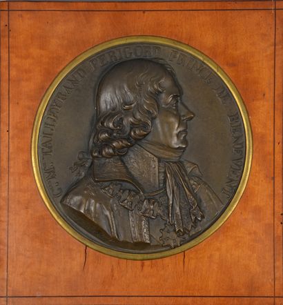 null Médaillon rond en bronze patiné signé «Domard 
F.», Portrait de Charles Maurice...