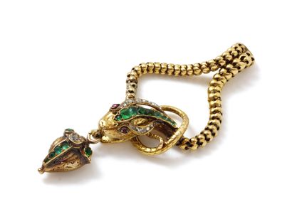 null Pendentif en or 585 millièmes, stylisant une tête de serpent retenant une pendeloque,...