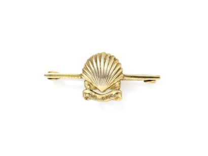 null CARTIER. Broche barrette en vermeil 800 millièmes, stylisant une coquille. Signée....