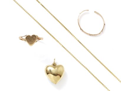 null Lot in gold 585 thousandths, consisting of a ring and a pendant with heart decoration,...